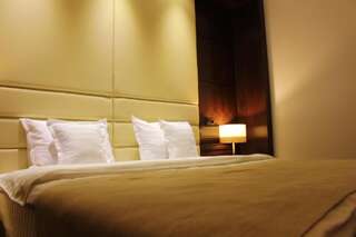 Отель Hotel Bucovina Сучава Улучшенный номер с кроватью размера «king-size»-4