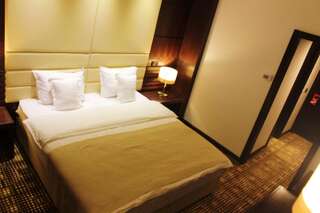 Отель Hotel Bucovina Сучава Улучшенный номер с кроватью размера «king-size»-6