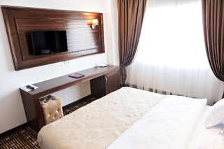 Отель Hotel Bucovina Сучава Улучшенный номер с кроватью размера «king-size»-13
